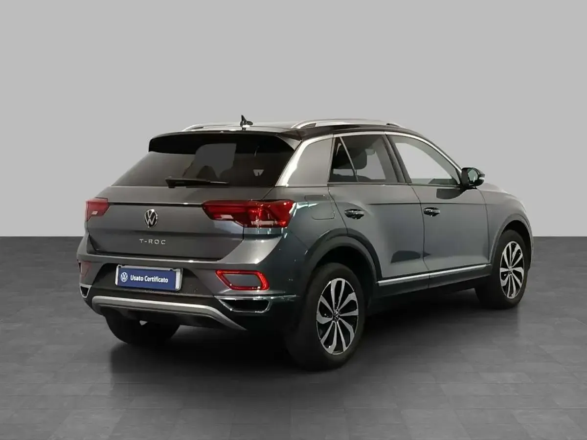 Usata VW T-Roc Style 110 CV (80 kW) 2023 Indium grey metallizzato nero SUV