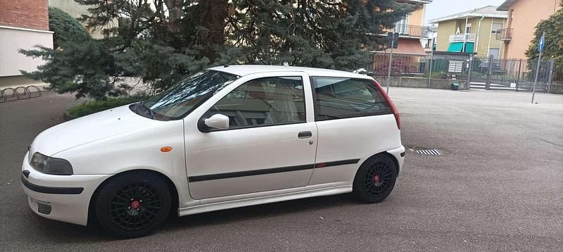 Usata Fiat Punto 133 CV (97 kW) 1995 Berlina