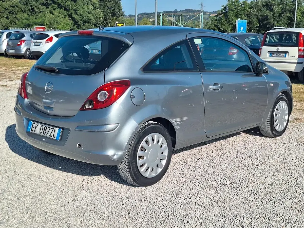 Usata Opel Corsa 86 CV (63 kW) 2013 Grigio Utilitaria