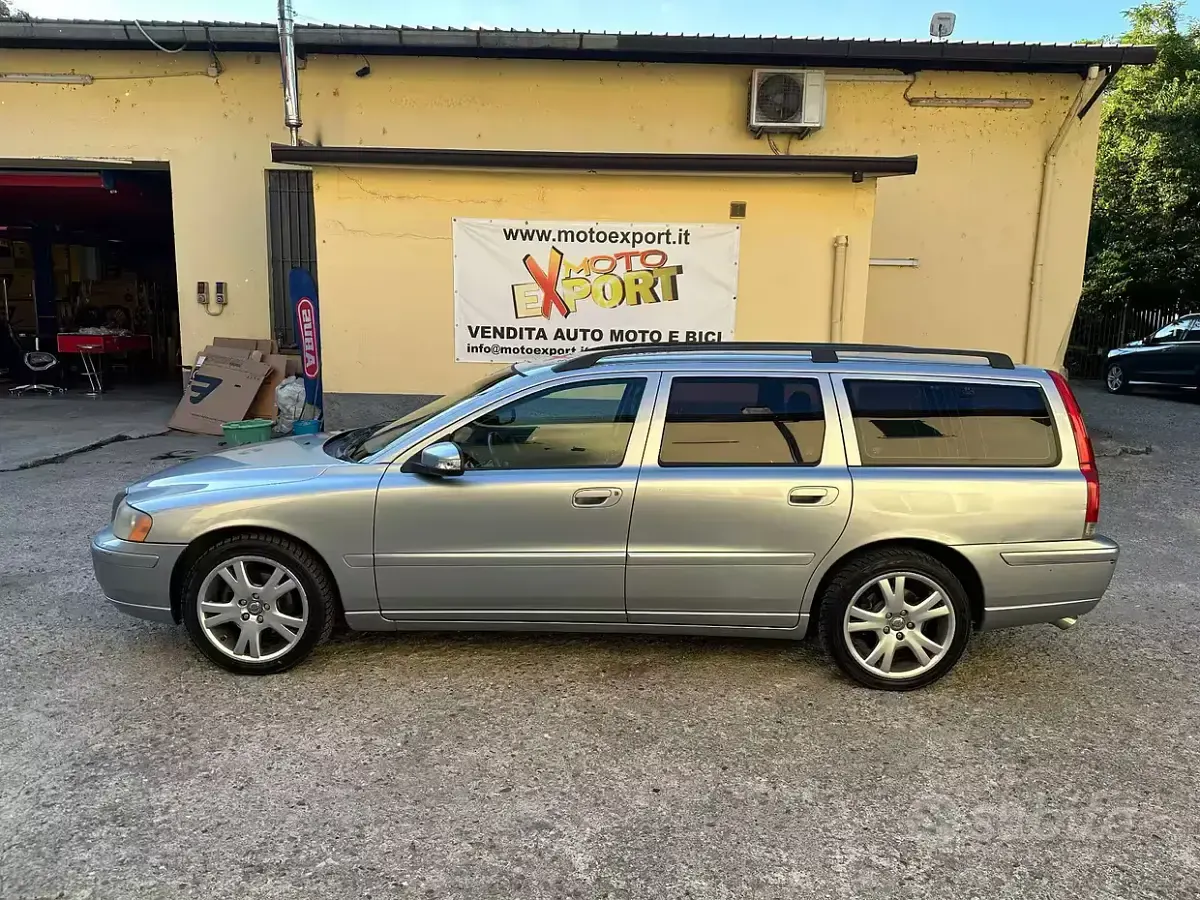 Usata Volvo V70 Summum 185 CV (136 kW) 2007 Grigio Station wagon