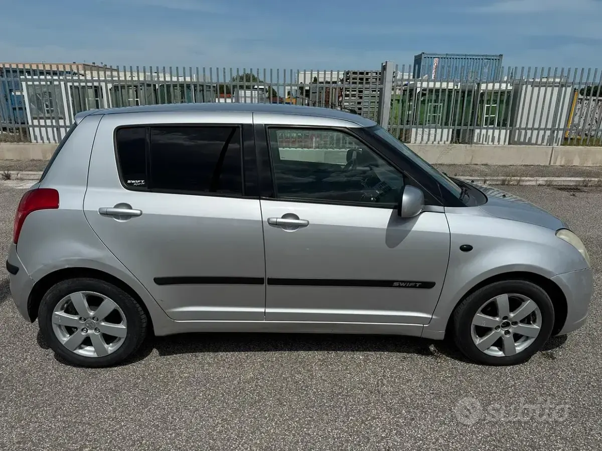 Usata Suzuki Swift 75 CV (55 kW) 2008 Grigio Utilitaria