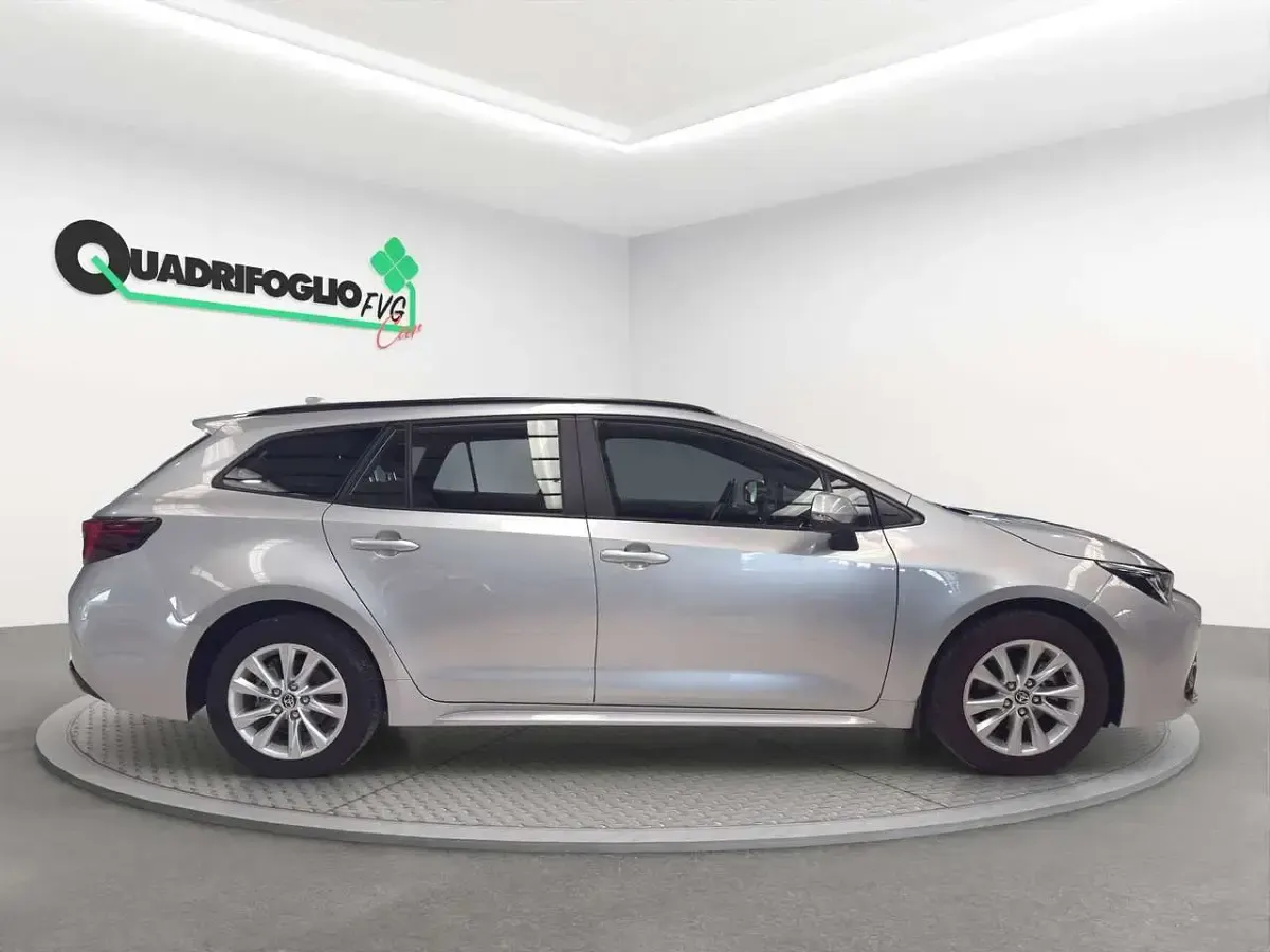 Usata Toyota Corolla Active 98 CV (72 kW) 2023 Argento Station wagon