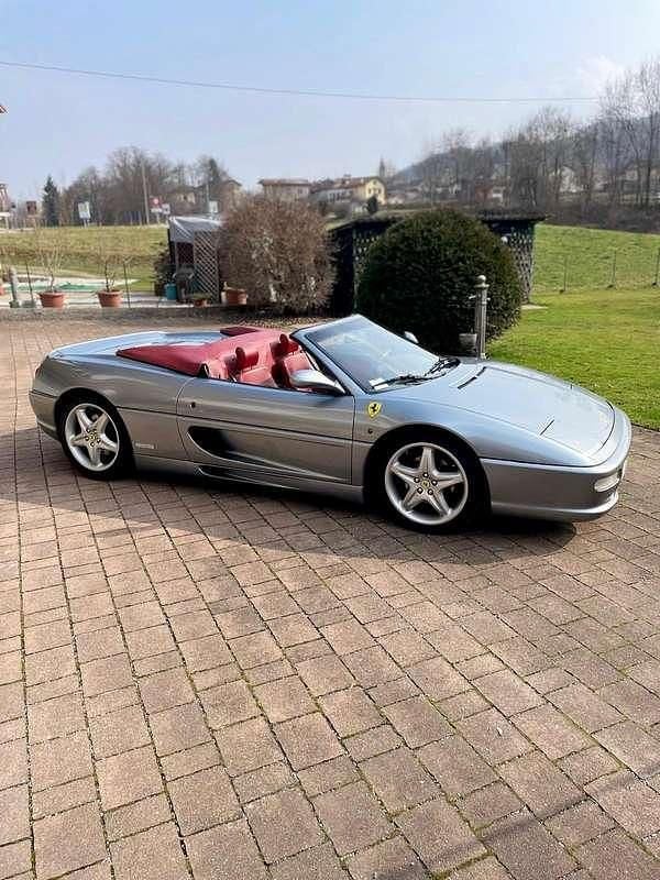 Usata Ferrari F355 379 CV (278 kW) 1998 Argento Cabrio