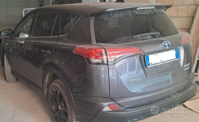 Usata Toyota RAV4 197 CV (144 kW) 2017 SUV