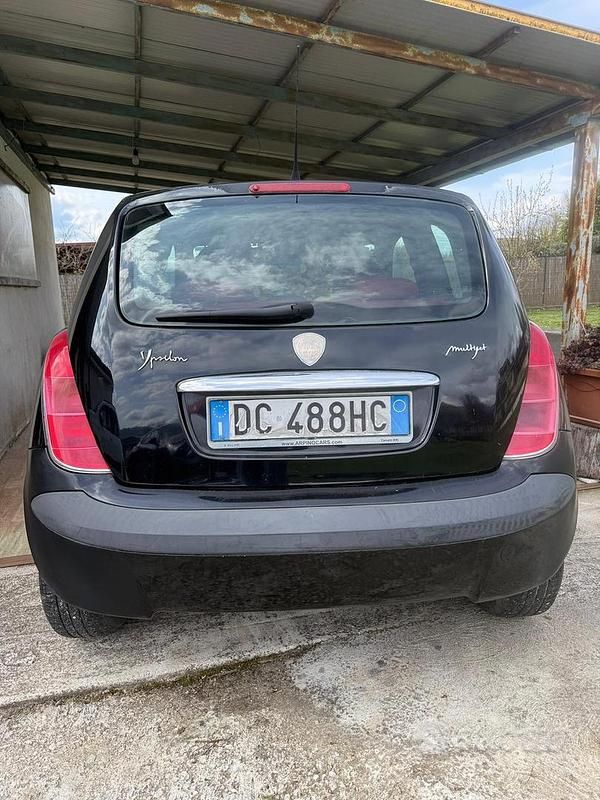 Usata Lancia Ypsilon 70 CV (51 kW) 2004 Nero Utilitaria