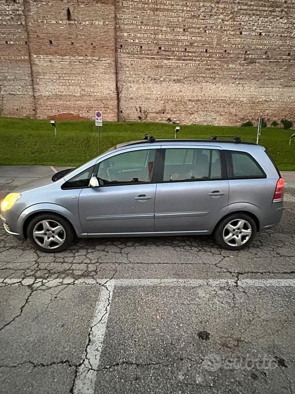 Usata Opel Zafira Enjoy 120 CV (88 kW) 2008 Blu Monovolume