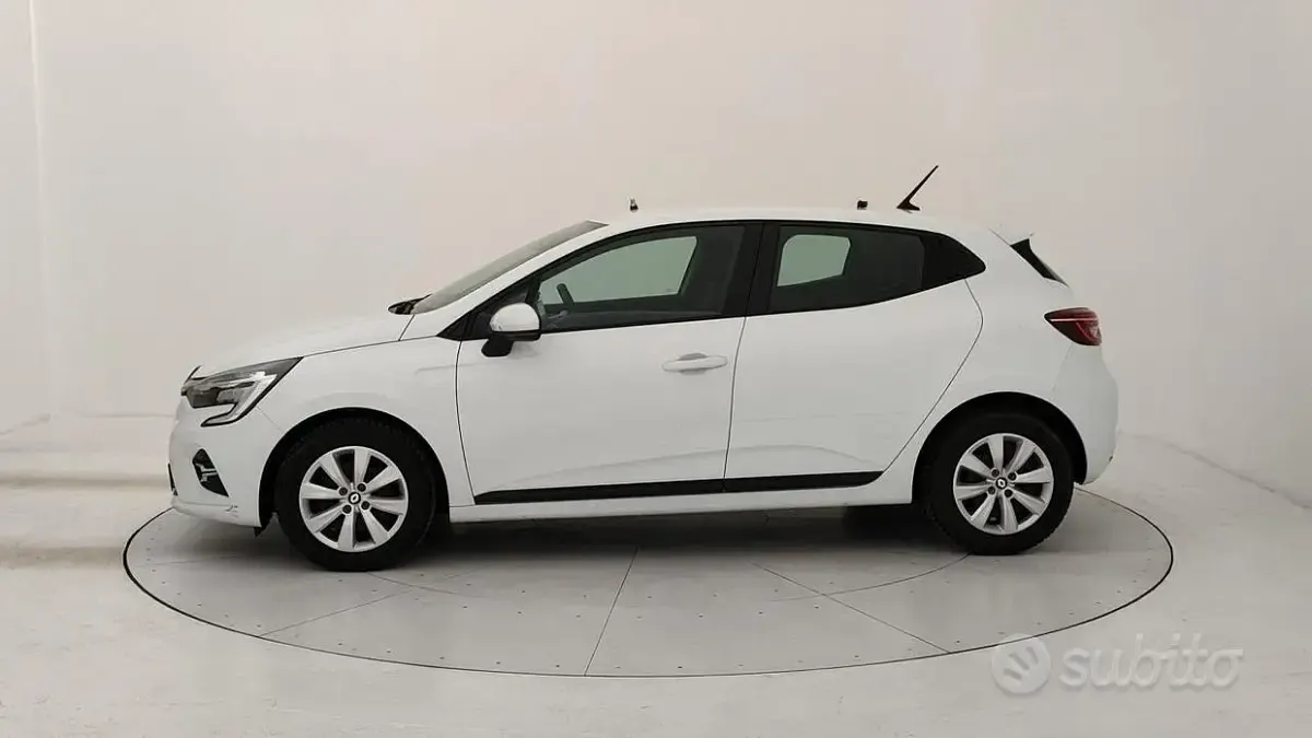 Begagnad Renault Clio V Business 86 HK (63 kW) 2021 Vit Sedan