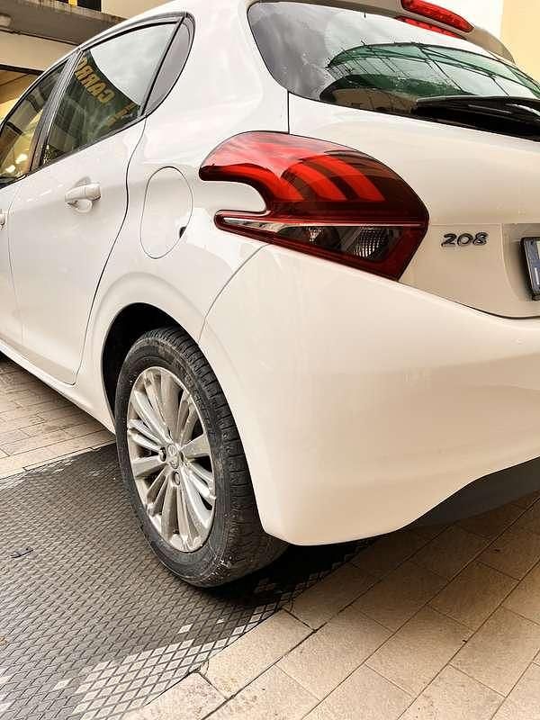Usata Peugeot 208 Style 82 CV (60 kW) 2019 Utilitaria