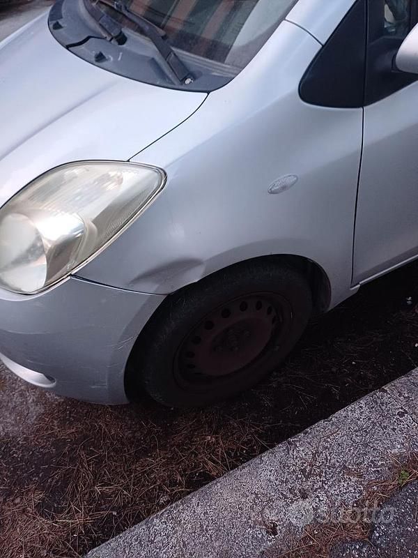 Usata Toyota Yaris 87 CV (63 kW) 2008 Grigio Utilitaria