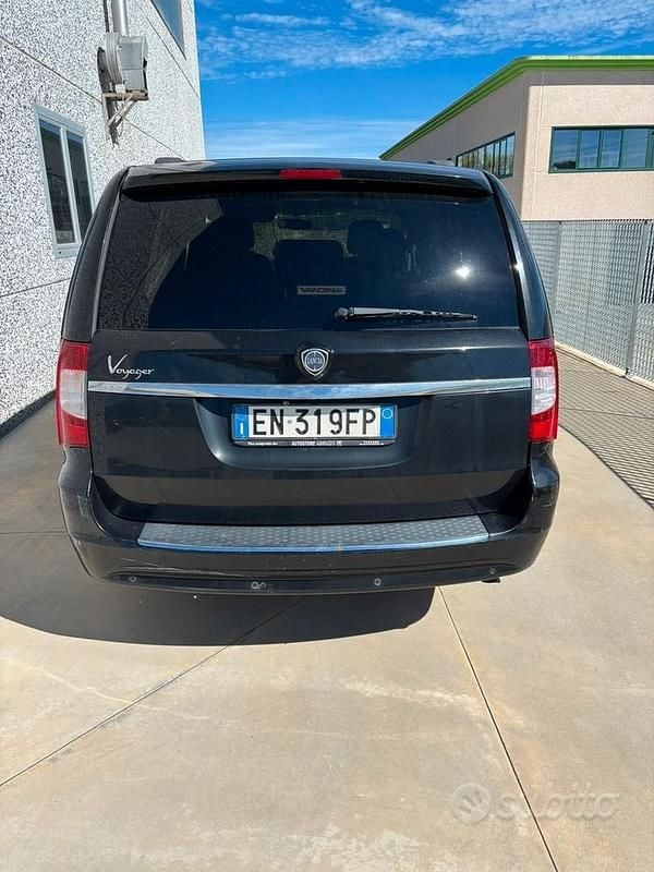 Usata Lancia Voyager 163 CV (119 kW) 2012 Nero Monovolume