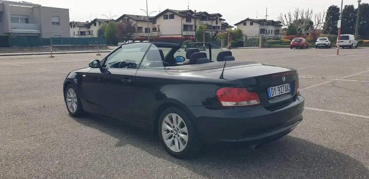 Usata BMW 118 Cabriolet Efficient Dynamics 142 CV (104 kW) 2009 Nero Cabrio