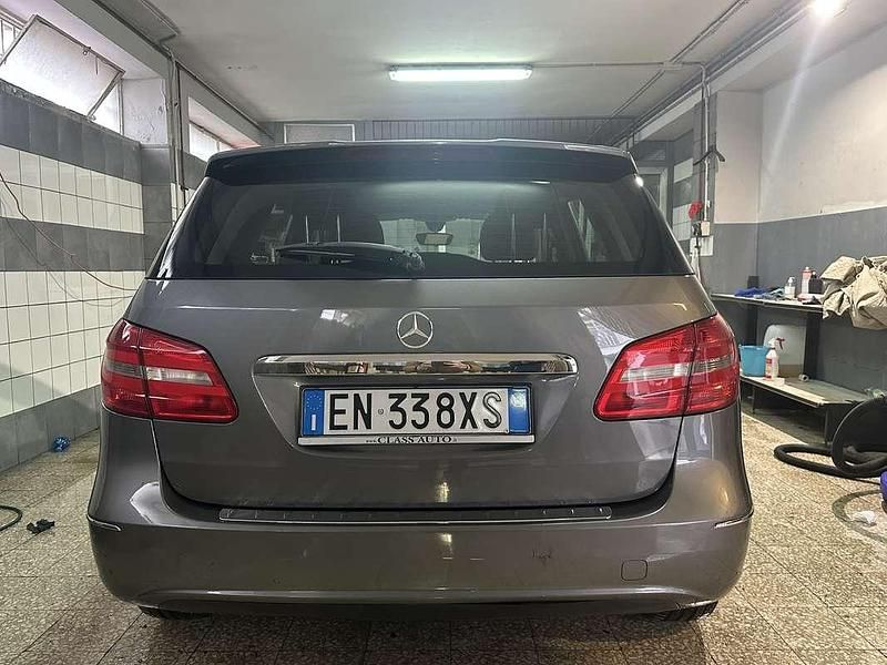 Usata Mercedes B180 Executive 109 CV (80 kW) 2012 Grigio Monovolume
