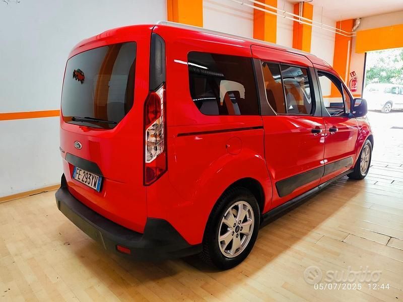 Usata Ford Tourneo 120 CV (88 kW) 2016 Rosso Monovolume