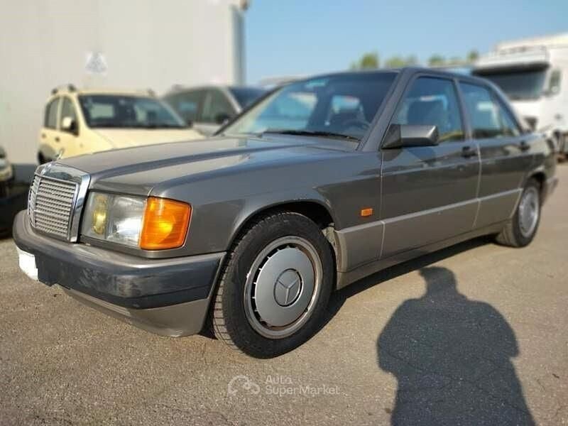Usata Mercedes 190 122 CV (89 kW) 1990 Gray Berlina