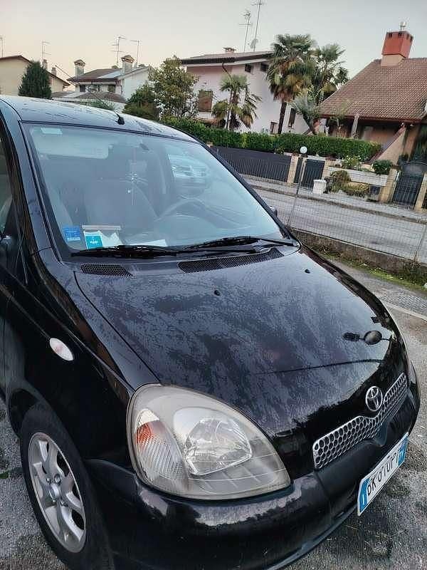 Usata Toyota Yaris Sol 68 CV (50 kW) 2000 Berlina