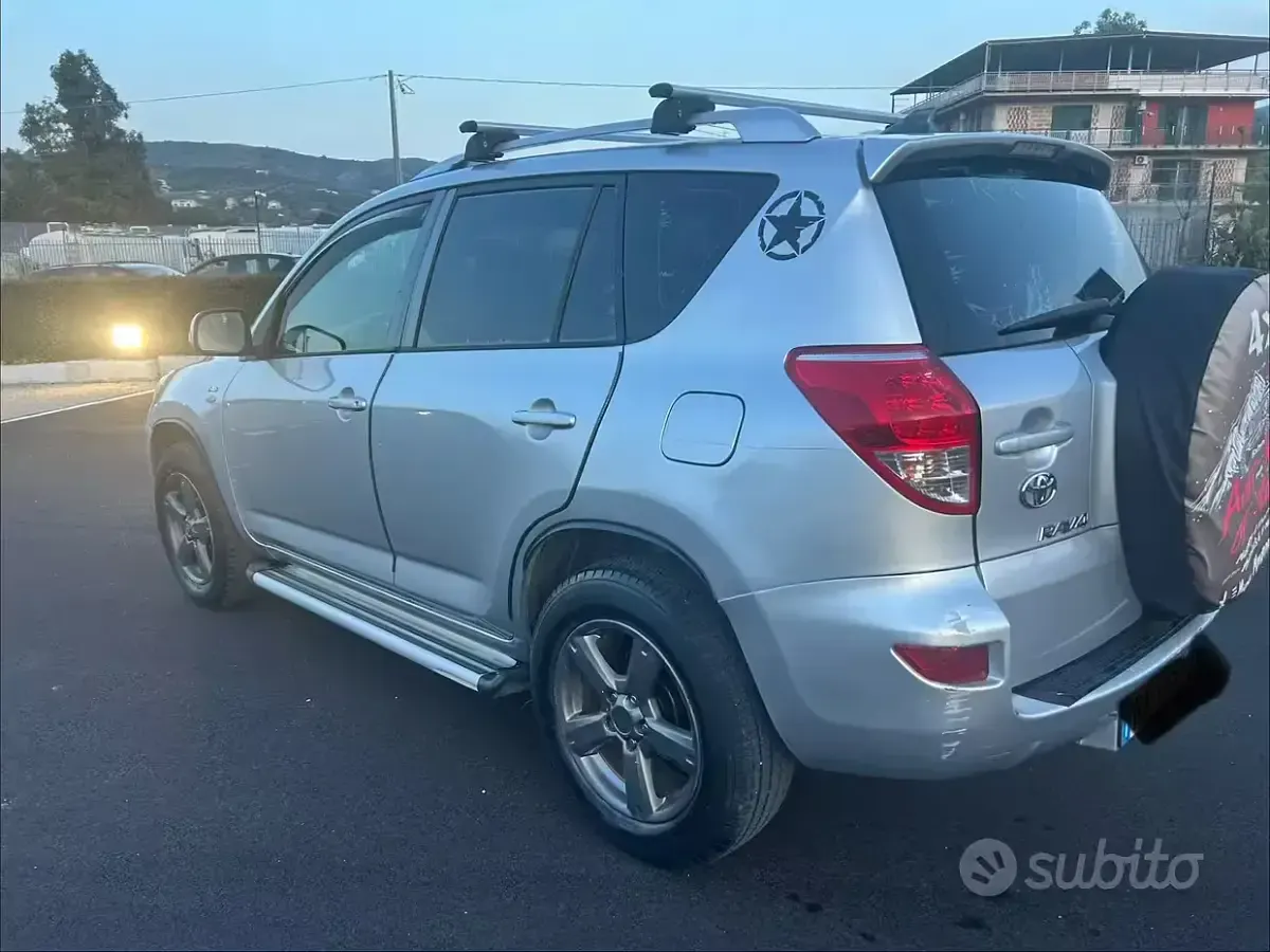 Usata Toyota RAV4 Sol 136 CV (100 kW) 2007 Grigio SUV