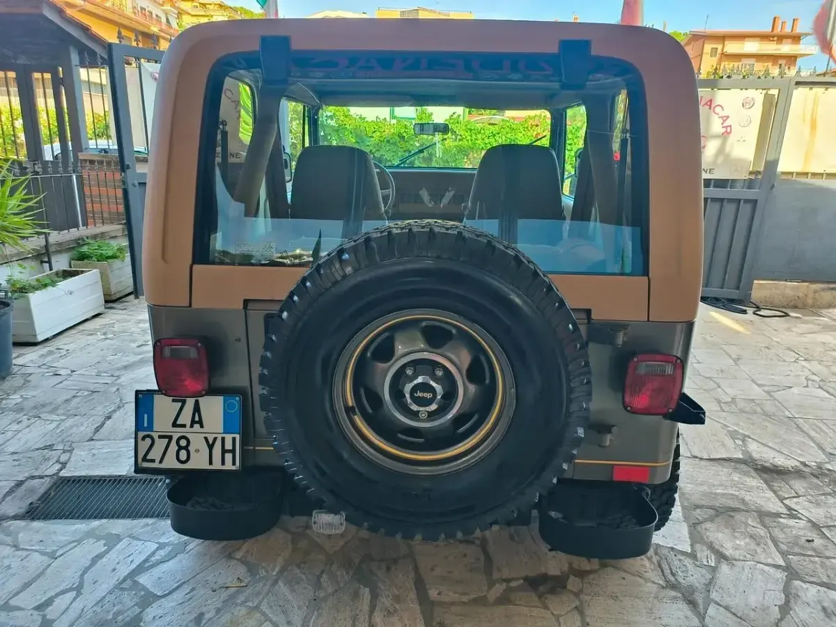 Usata Jeep Wrangler 120 CV (88 kW) 1988 Bronzo SUV
