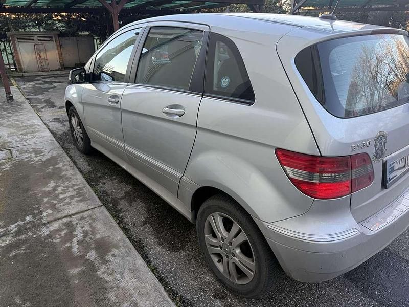 Usata Mercedes B180 116 CV (85 kW) 2010 Argento Monovolume