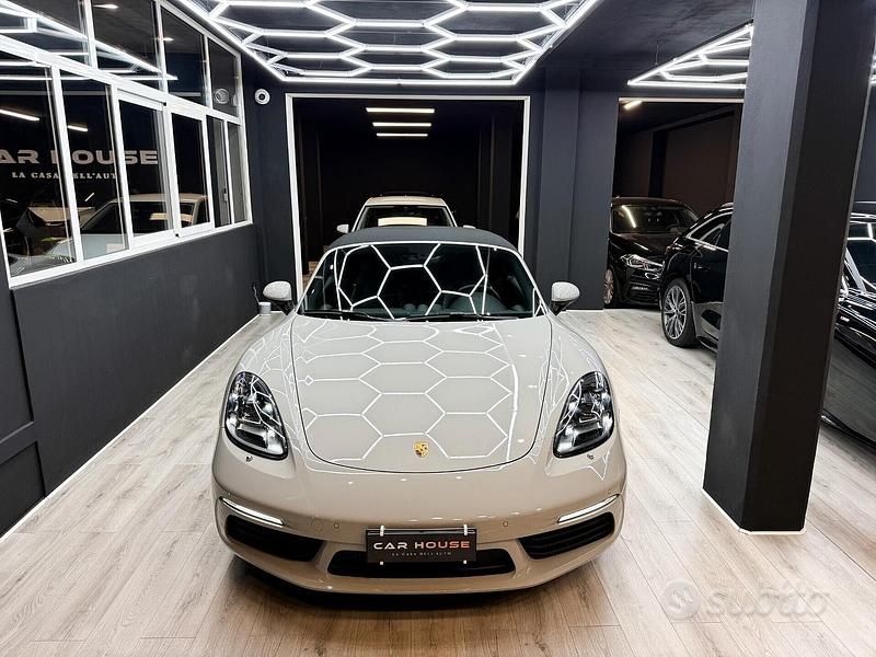 Usata Porsche Boxster Spyder 300 CV (220 kW) 2023 Grigio Cabrio