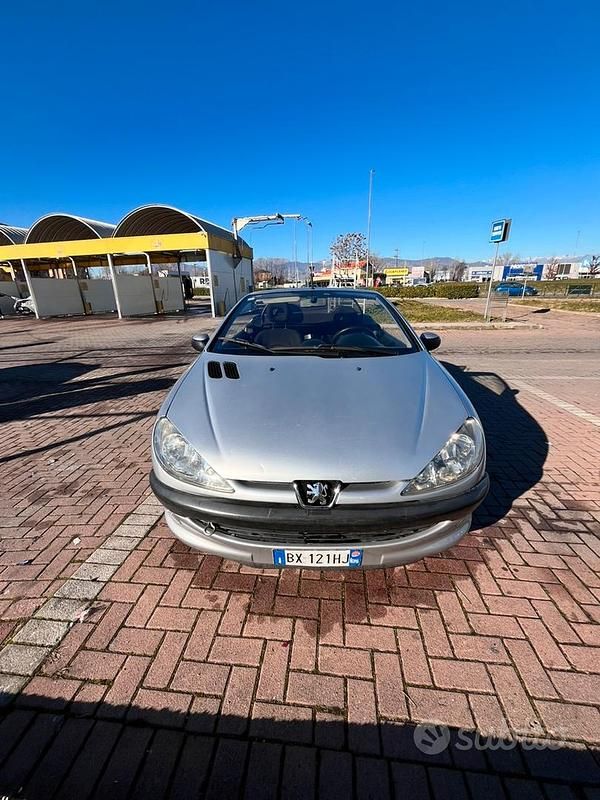 Usata Peugeot 206 CC 110 CV (80 kW) 2001 Grigio Cabrio