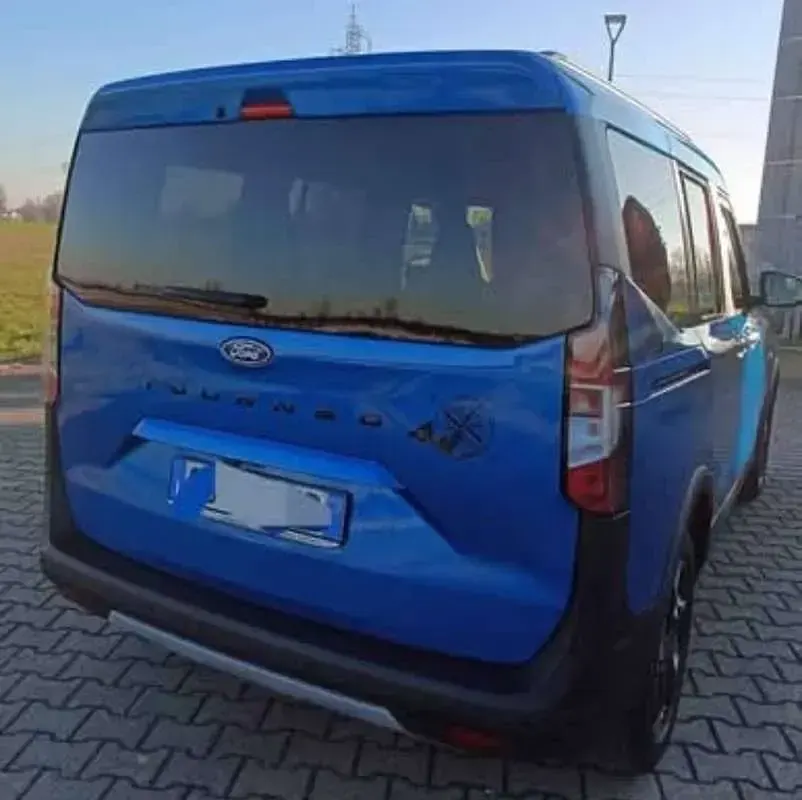 Usata Ford Courier Active 125 CV (91 kW) 2024 Blu/azzurro Monovolume