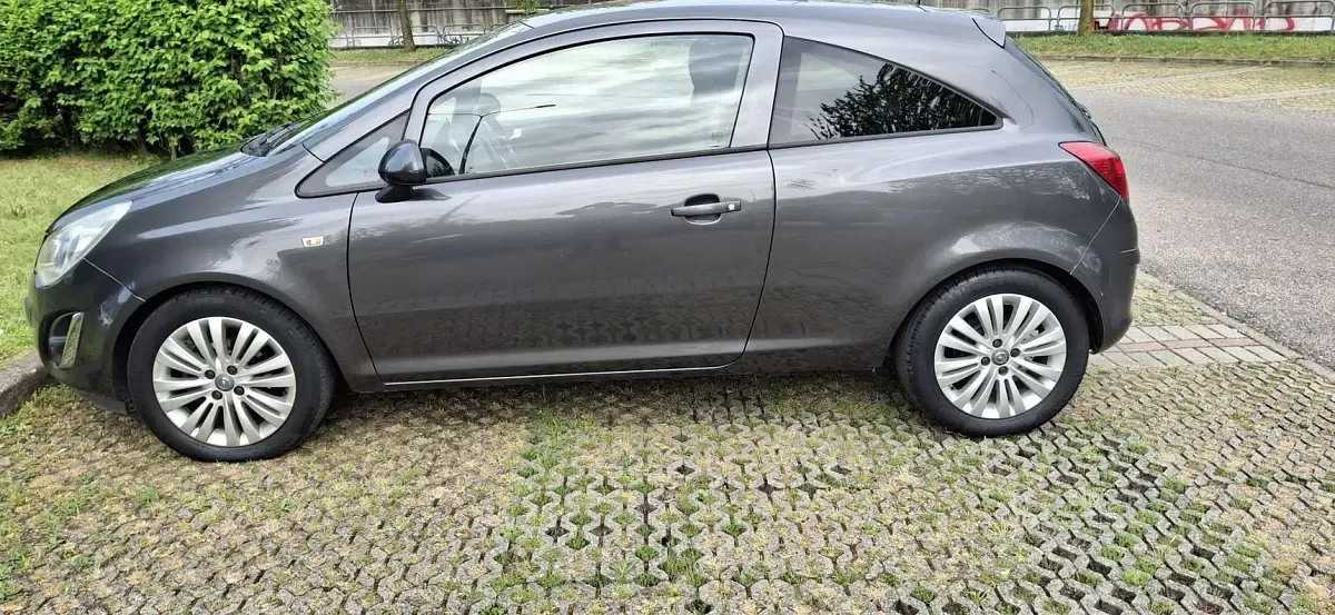 Usata Opel Corsa Club 80 CV (58 kW) 2010 Utilitaria