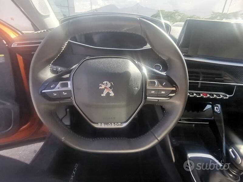 Usata Peugeot 2008 Allure 102 CV (75 kW) 2021 Arancione SUV