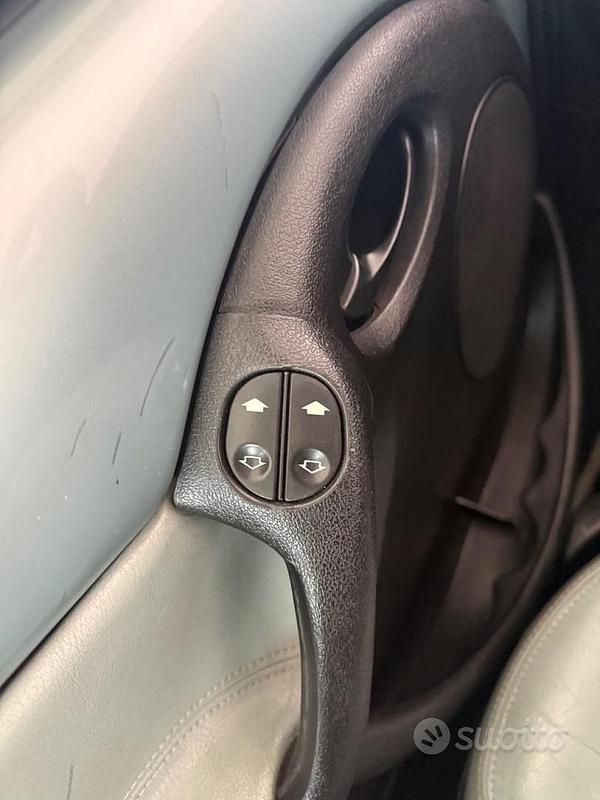 Usata Ford Ka Collection 69 CV (50 kW) 2004 Azzurro Utilitaria