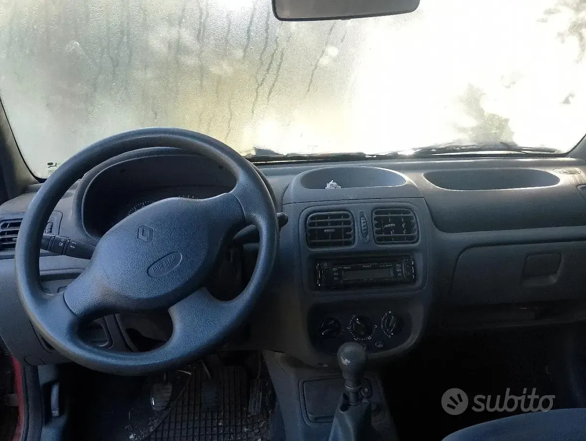 Usata Renault Clio 58 CV (42 kW) 1998 Rosso Utilitaria