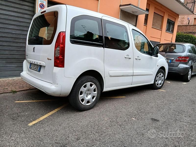 Gebraucht Peugeot Partner 92 PS (67 kW) 2011 Weiß Van / Kleinbus