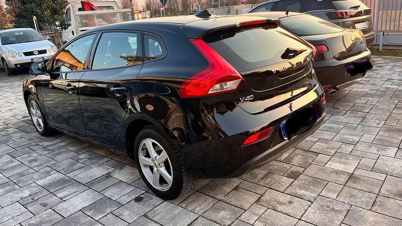 Nero Usata 2017 Volvo V40 Station wagon | 8500 € (Ottimo prezzo) - Immagine 1/4
