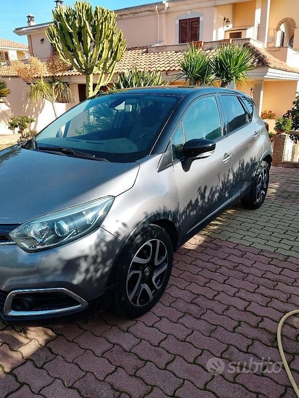 Usata Renault Captur 90 CV (66 kW) 2017 Grigio SUV
