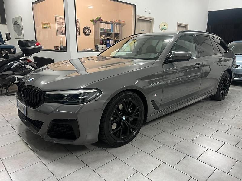 Usata BMW 530 M Sport 249 CV (183 kW) 2022 Grigio Station wagon