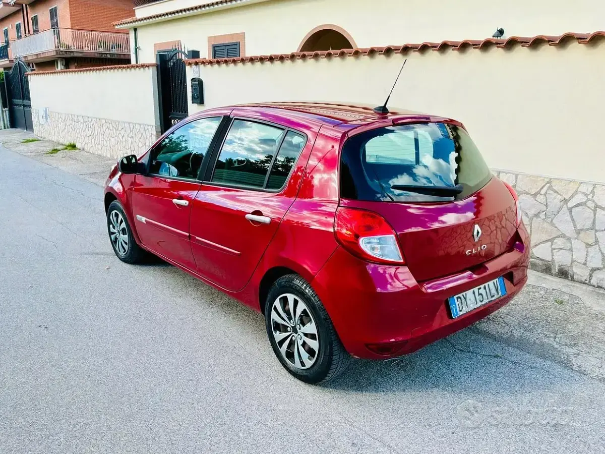 Usata Renault Clio II 72 CV (52 kW) 2010 Rosso Berlina