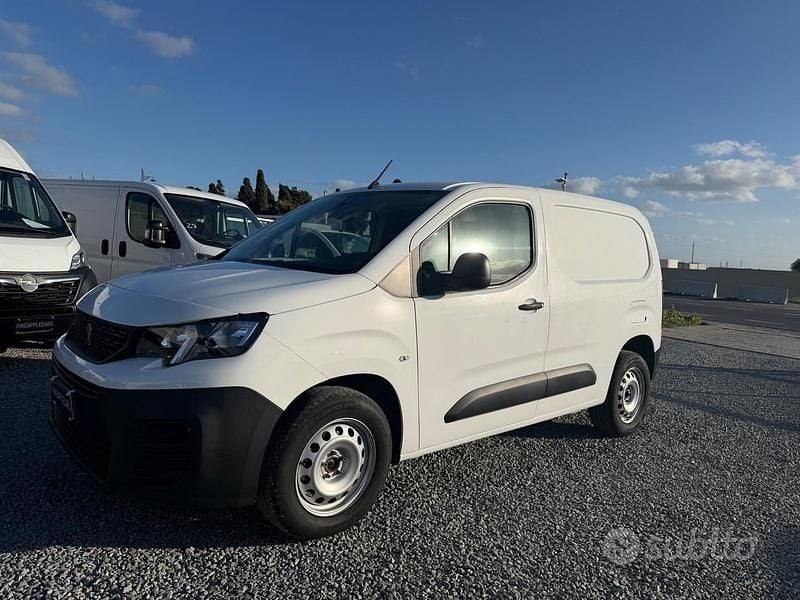 Usata Peugeot Partner 100 CV (73 kW) 2022 Bianco Monovolume