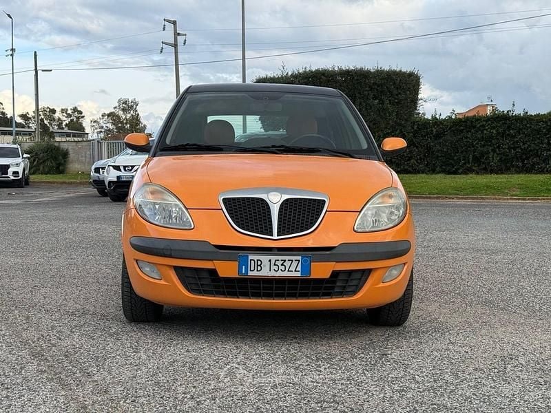 Usata Lancia Ypsilon 60 CV (44 kW) 2006 Arancione Utilitaria