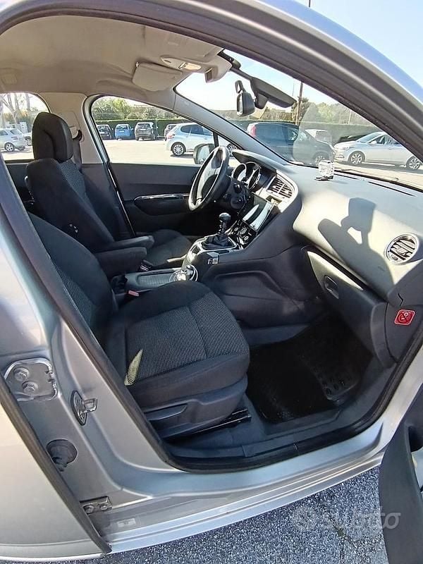 Usata Peugeot 5008 2011 Grigio Monovolume