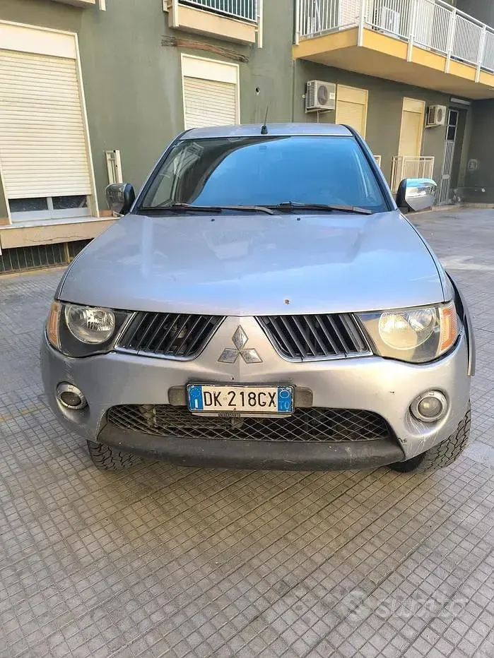 Usata Mitsubishi L200 136 CV (100 kW) 2007 Grigio Pick-up
