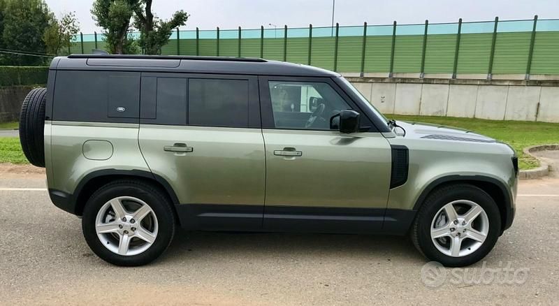 Usata Land Rover Defender Dynamic 400 CV (294 kW) 2023 Verde SUV