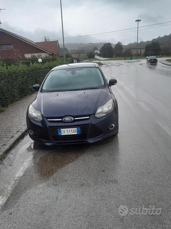 Usata Ford Focus 105 CV (77 kW) 2011 Blu Berlina