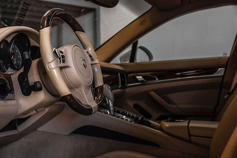 Usata Porsche Panamera 333 CV (244 kW) 2012 Bianco Berlina