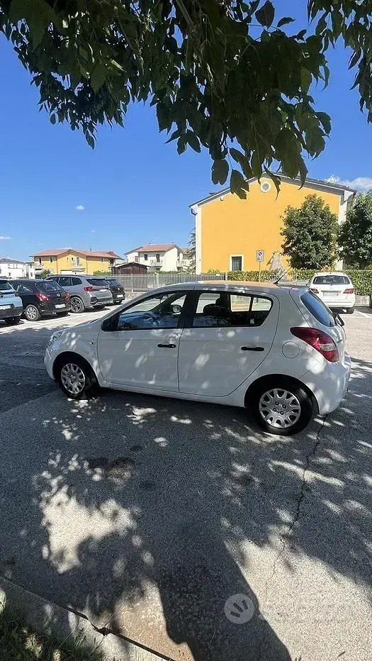 Usata Hyundai i20 85 CV (62 kW) 2012 Bianco Utilitaria
