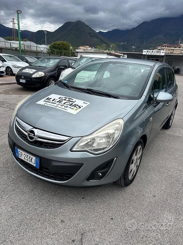 Usata Opel Corsa 85 CV (62 kW) 2013 Grigio Utilitaria