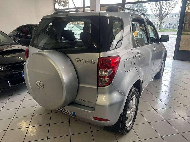 Usata Daihatsu Terios 105 CV (77 kW) 2006 Argento SUV