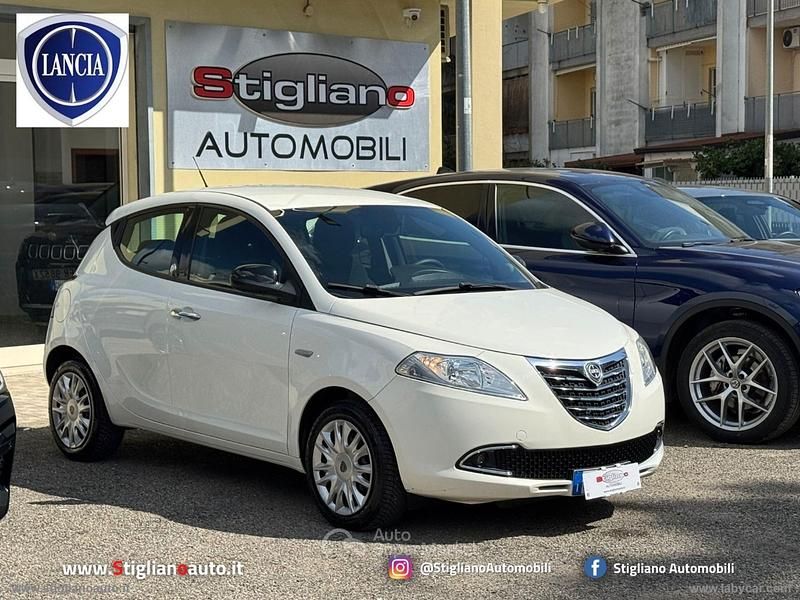 Usata Lancia Ypsilon Gold 69 CV (50 kW) 2013 Bianco Utilitaria