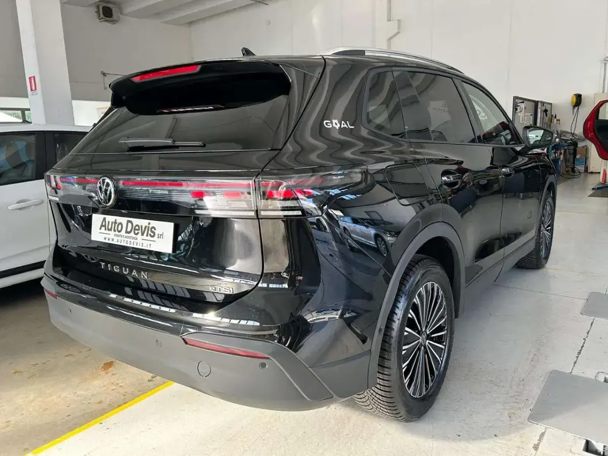 Usata VW Tiguan Life 131 CV (96 kW) 2025 Nero SUV