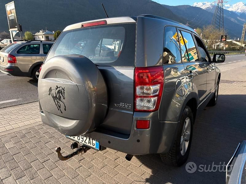 Usata Suzuki Vitara 130 CV (95 kW) 2006 Grigio SUV