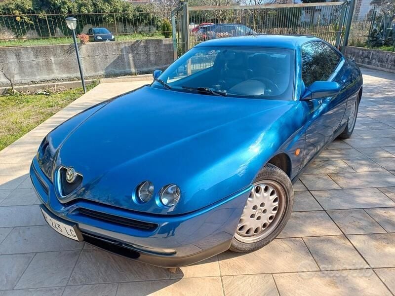 Usata Alfa Romeo GTV Lusso 150 CV (110 kW) 1997 Blu Coupé
