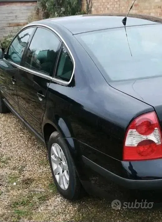 Usata VW Passat 101 CV (74 kW) 2002 Nero Berlina