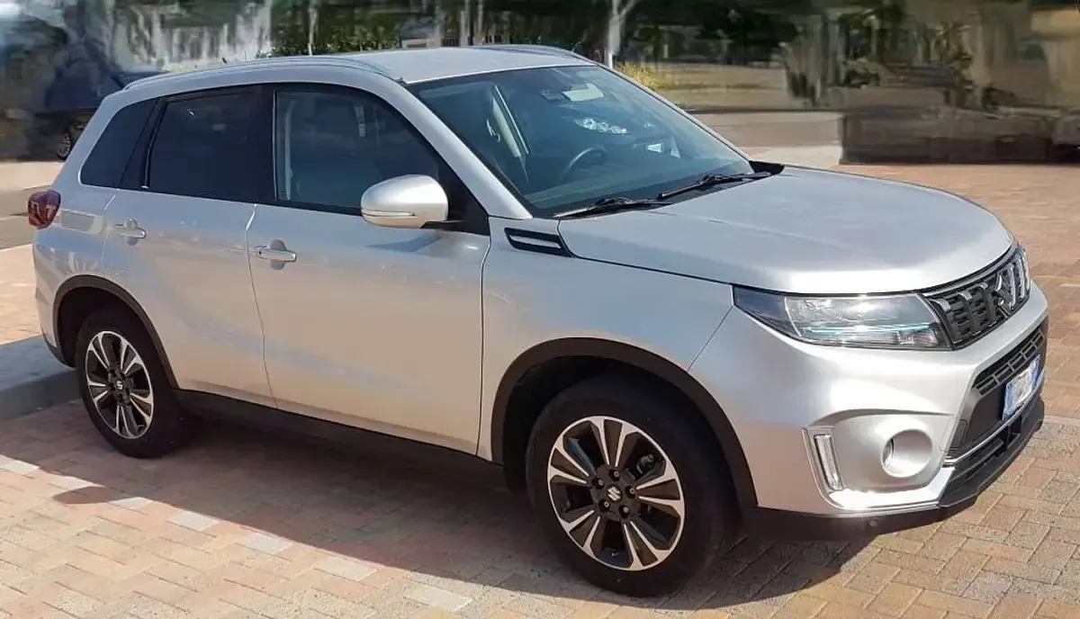 Usata Suzuki Vitara 129 CV (94 kW) 2024 Argento SUV